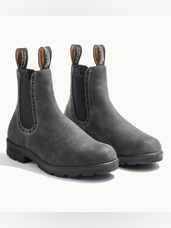 Blundstone Shoes - Like new - Blundstone 1630 Women's Originals, Rustic Black, US women’s 8